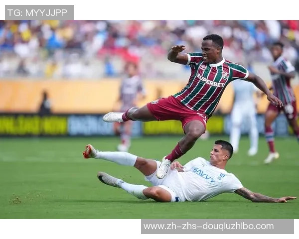 累体育与弗鲁米嫩激战正酣谁能在这场较量中笑到最后